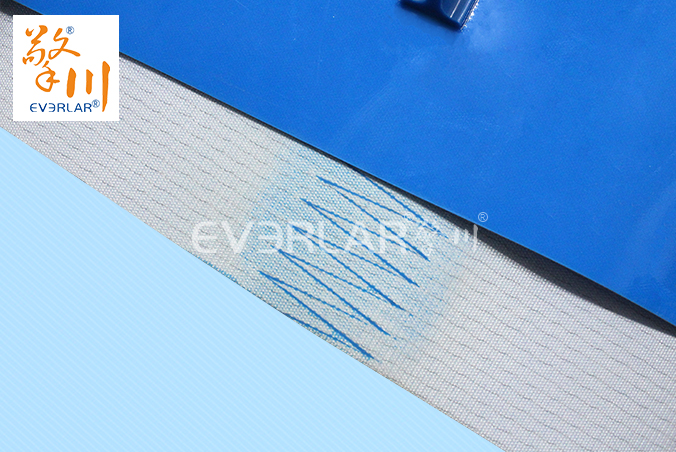 藍色PVC輸送帶加擋塊耐磨抗拉強度耐腐蝕工業(yè)皮帶