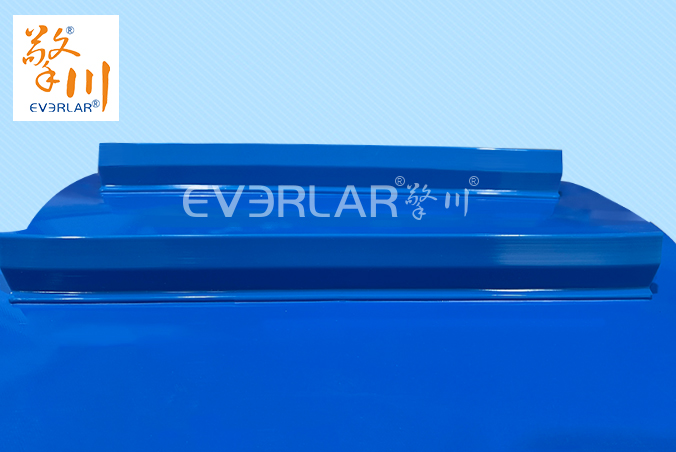 PU輸送帶加擋板導(dǎo)條耐磨防滑藍(lán)色食品級自動化流水線傳送帶定制