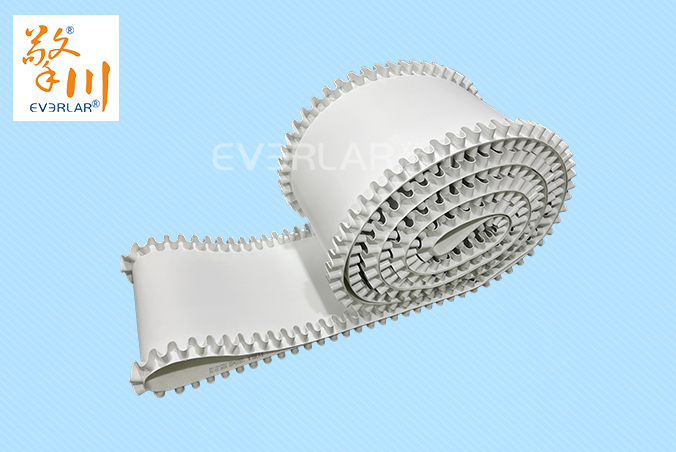 白色PU輸送帶加裙邊耐磨耐磨食品級行業(yè)傳送帶聚氨酯皮帶定制