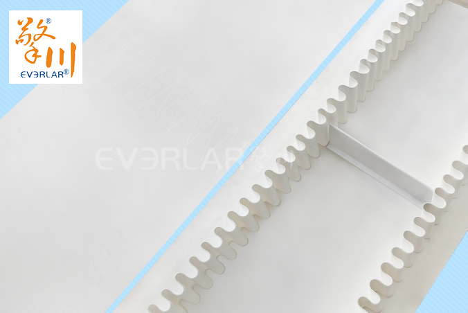 白色PVC輸送帶加擋板裙邊耐磨防側(cè)漏食品包裝機(jī)提升機(jī)輸送流水線皮帶