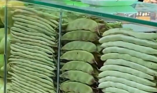 遼寧一超市蔬菜擺放太整齊引圍觀 遼寧一超市蔬菜擺放太整齊引圍觀